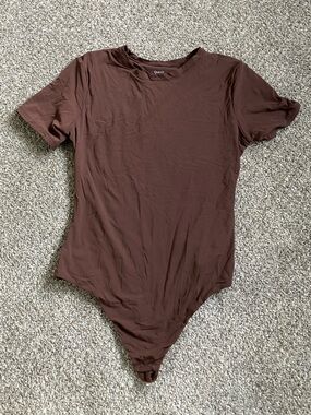 Quince Brown Short Sleeved BodySuit Size Large